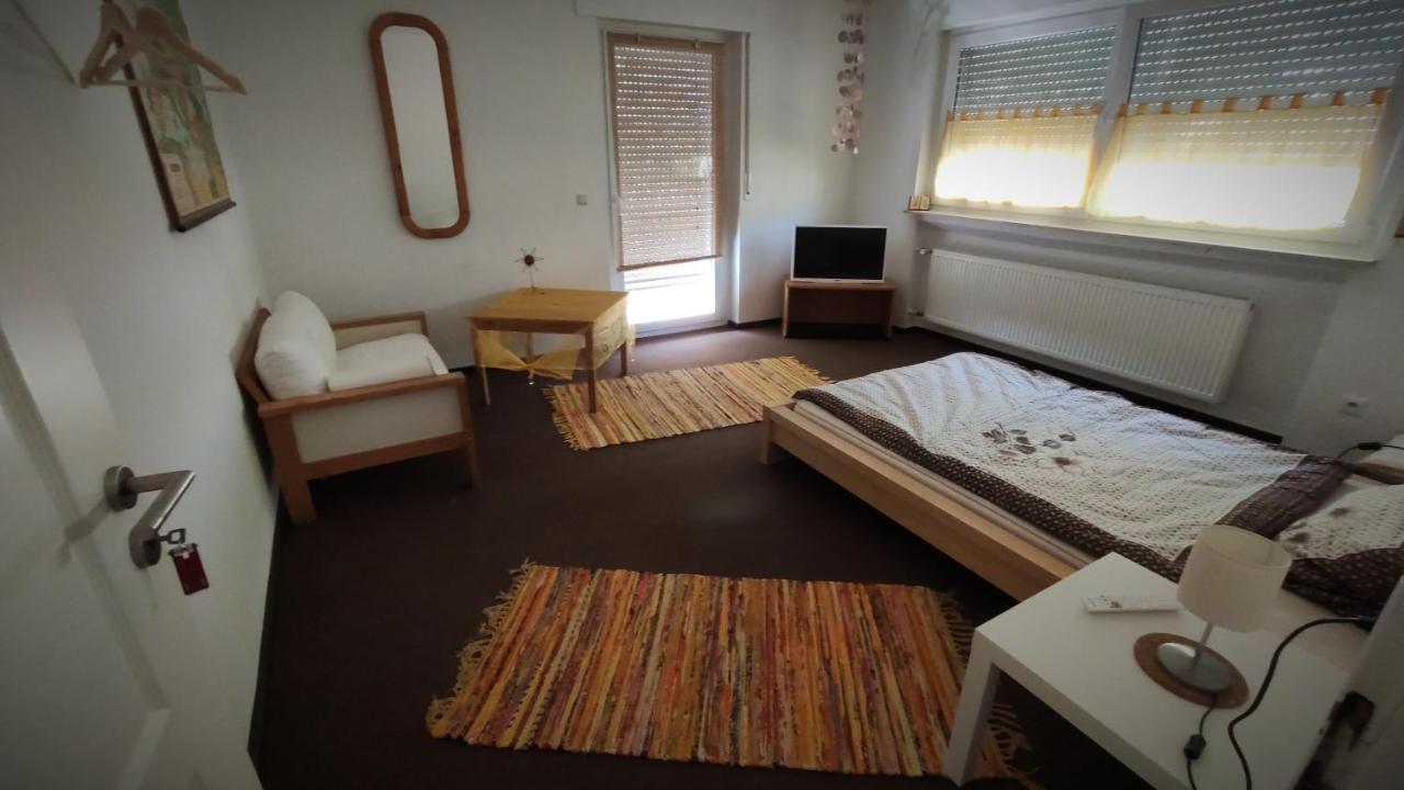 Monteur Unterkunft Gaestewohnung Ferienwohnung - Haus Huth Freigericht ภายนอก รูปภาพ